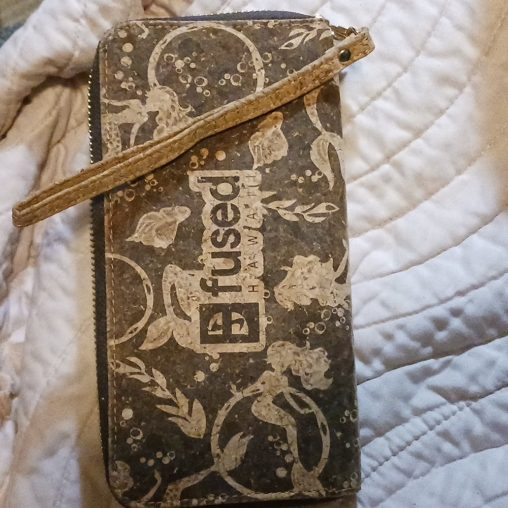 🌈EUC🌈Fused Hawaii Cork Wallet with wrist strap.